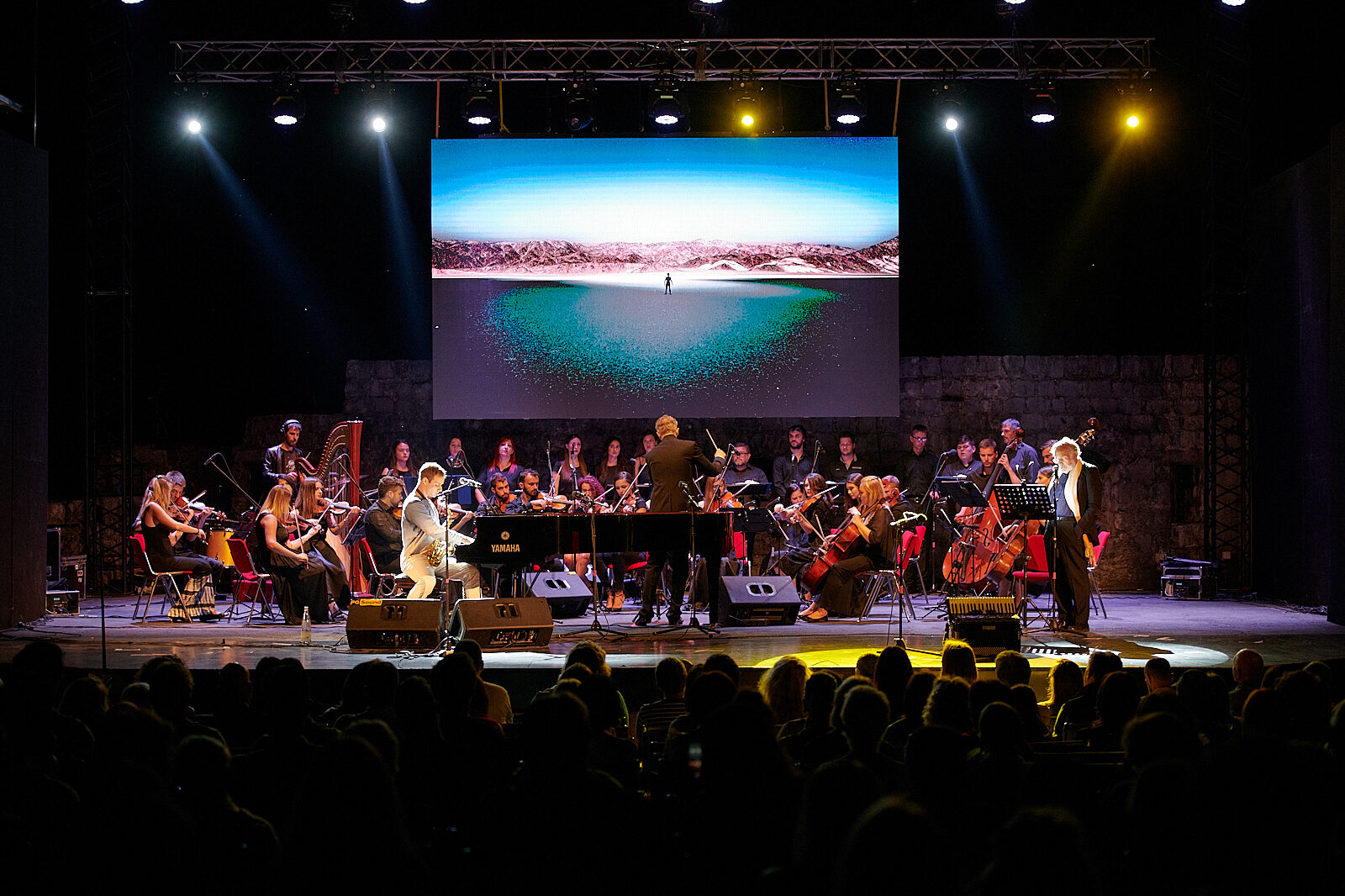 Sapphire Adizes performing live with orchestra